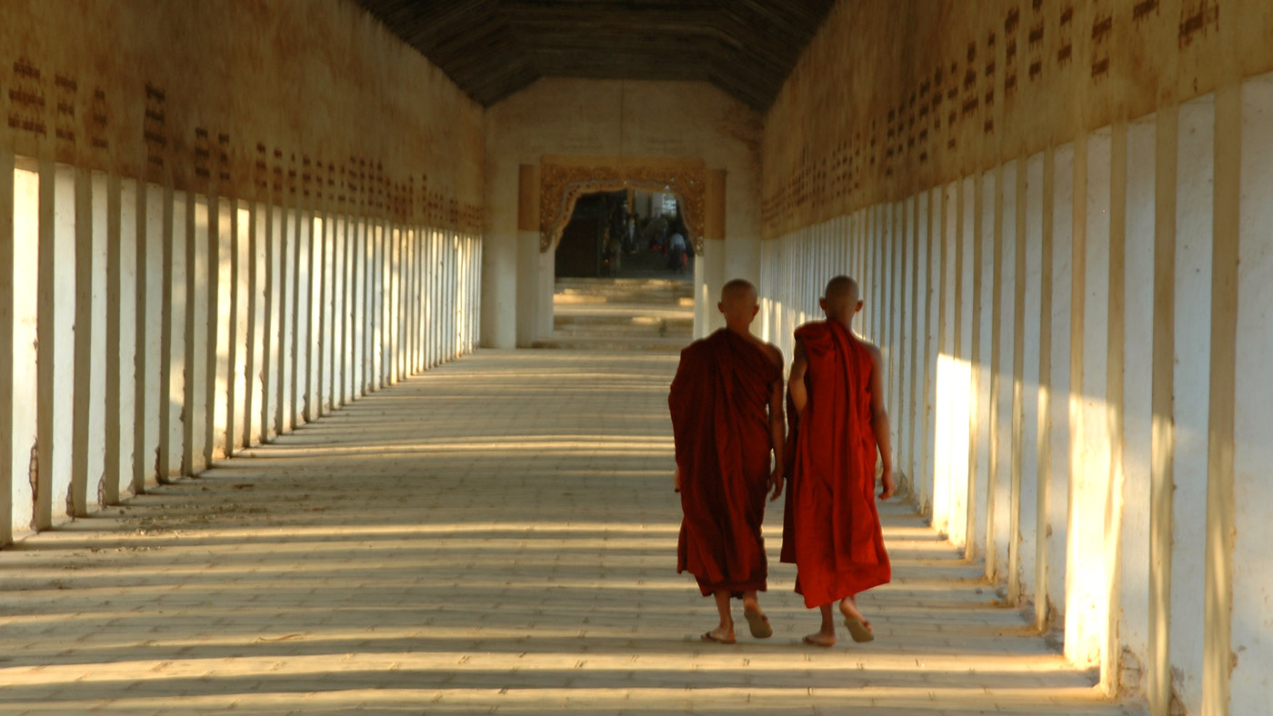 Shwezigon Pagoda, Bagan, 2005