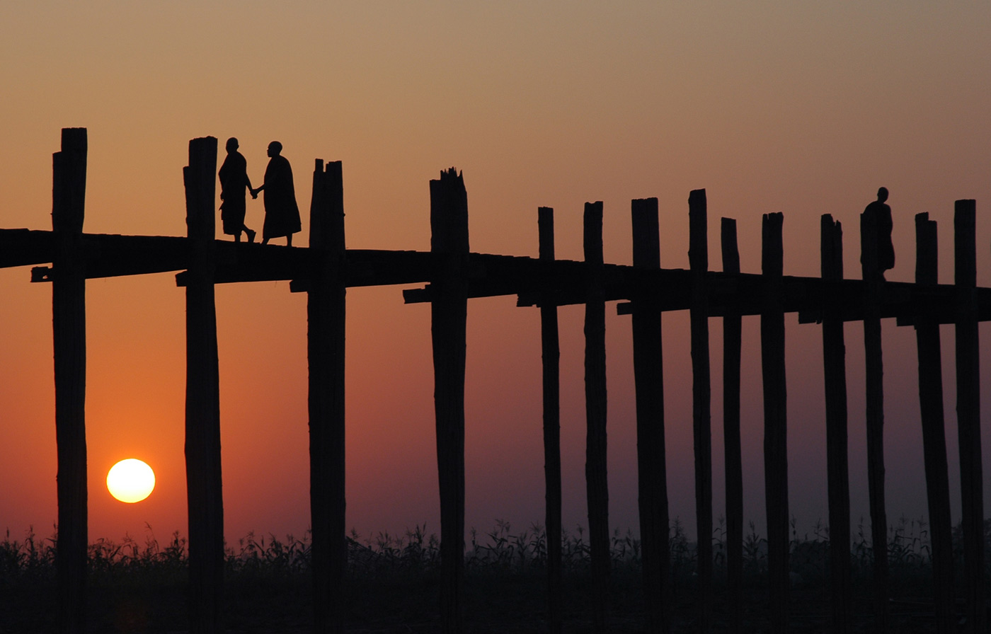 Teakwood U-Bein Bridge at sunset, Amarapura, 2005