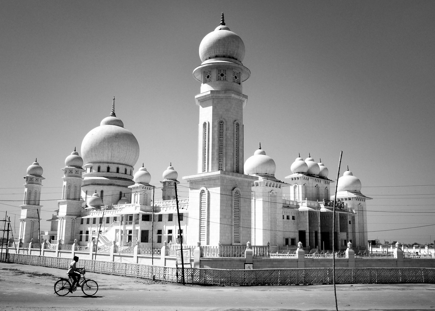 Jaigurudeo Hindu temple, between Delhi and Agra, 2004