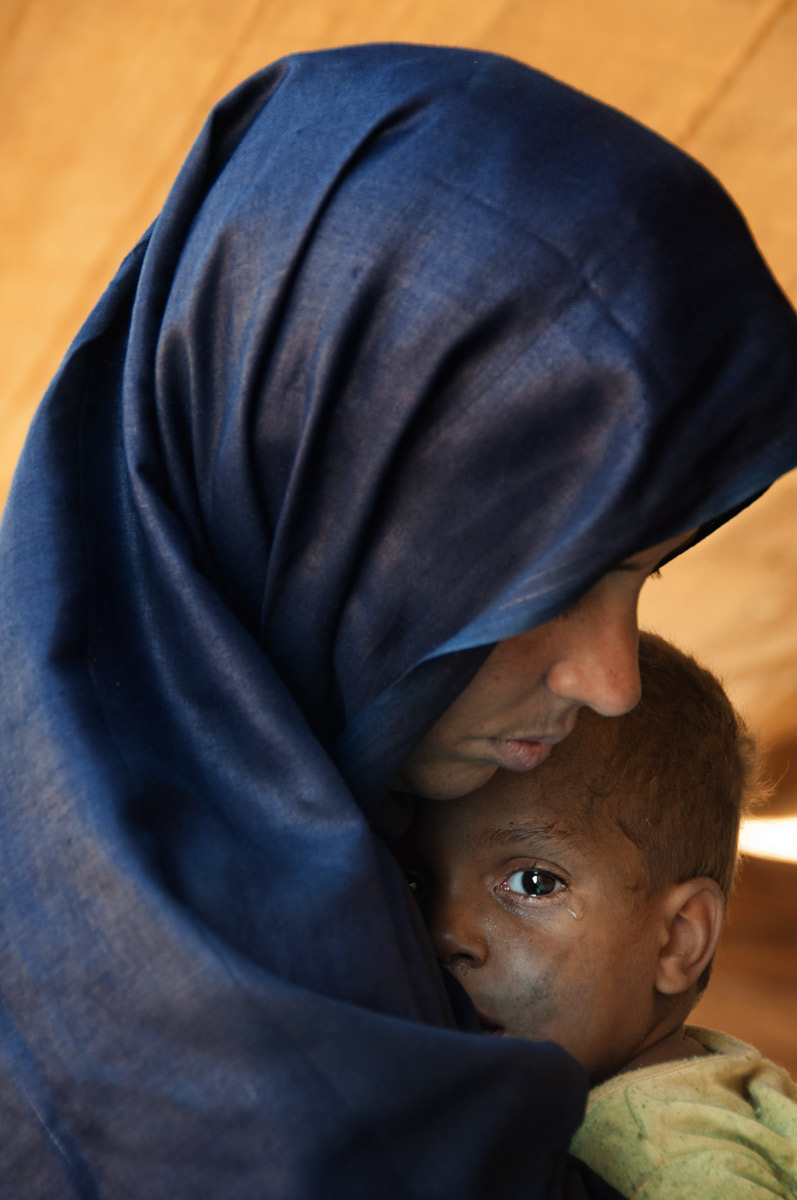 Caring mother, Sahara desert north of Timbuktu, 2009