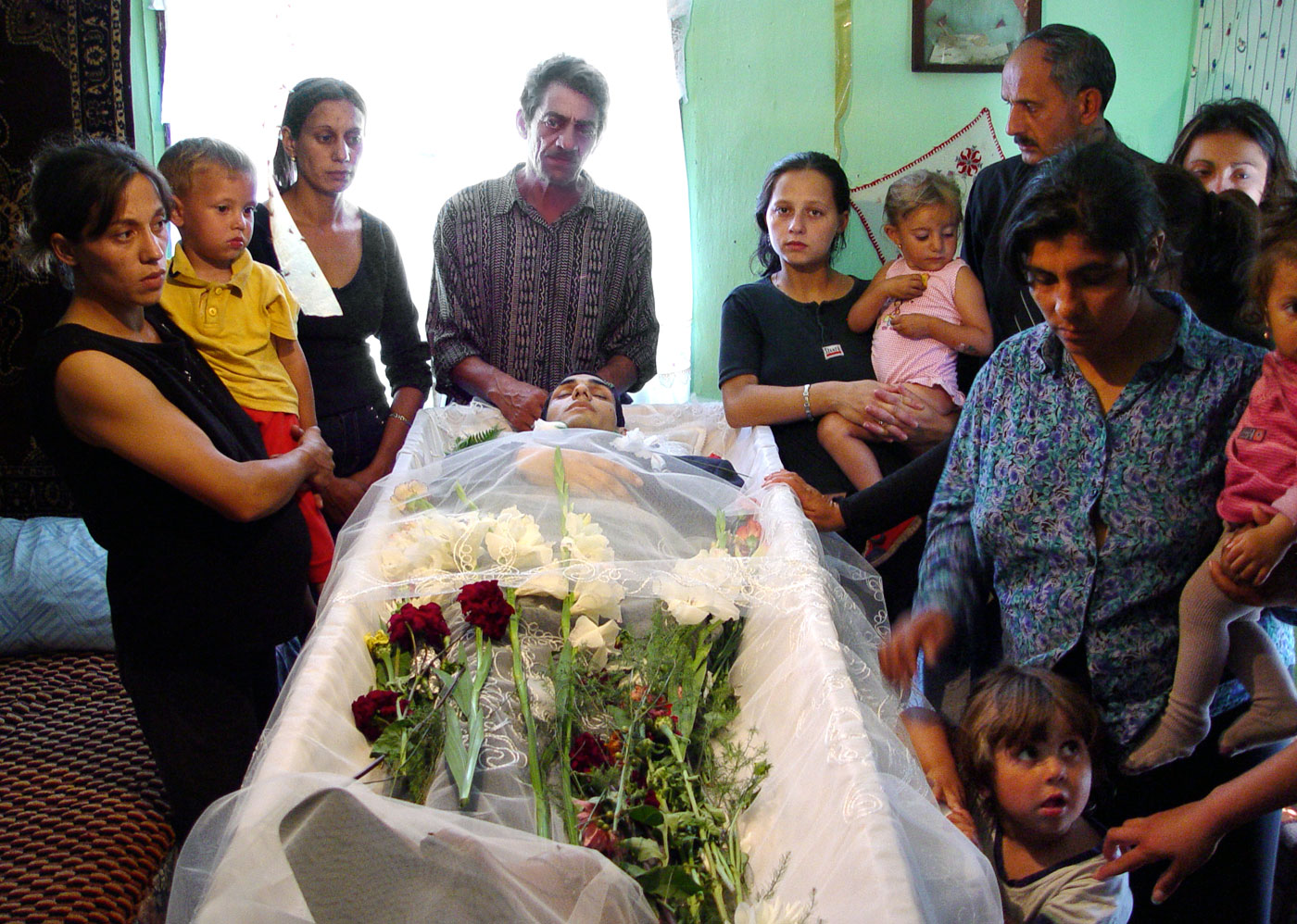Mourning Roma family, Roma settlement Vulcan, Romania, 2004