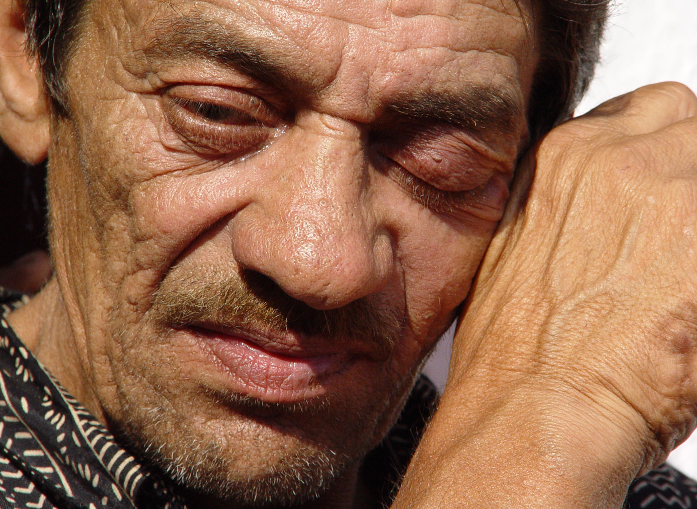 Mourning father, Roma settlement Vulcan, Romania, 2004